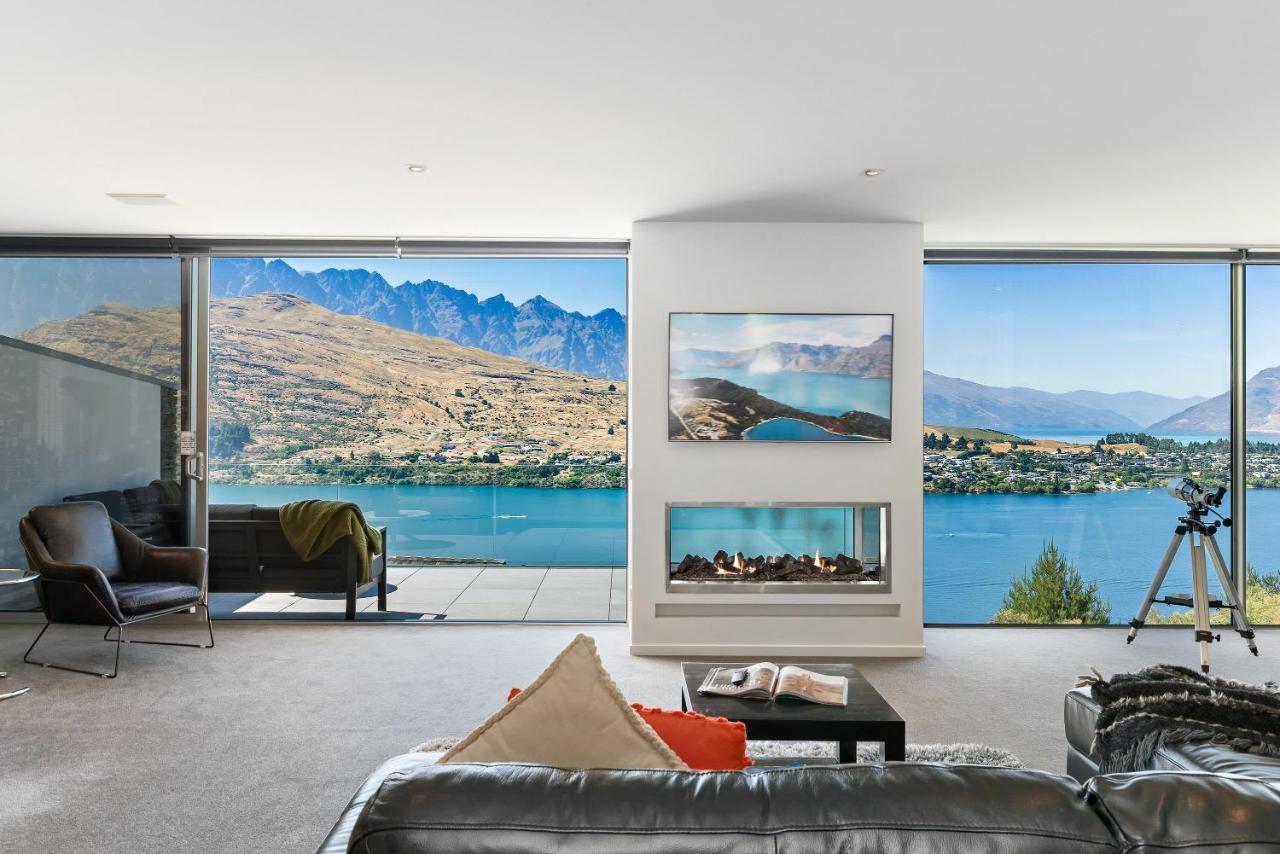 Remarkable Lake View Modern Executive Home Queenstown Exteriör bild