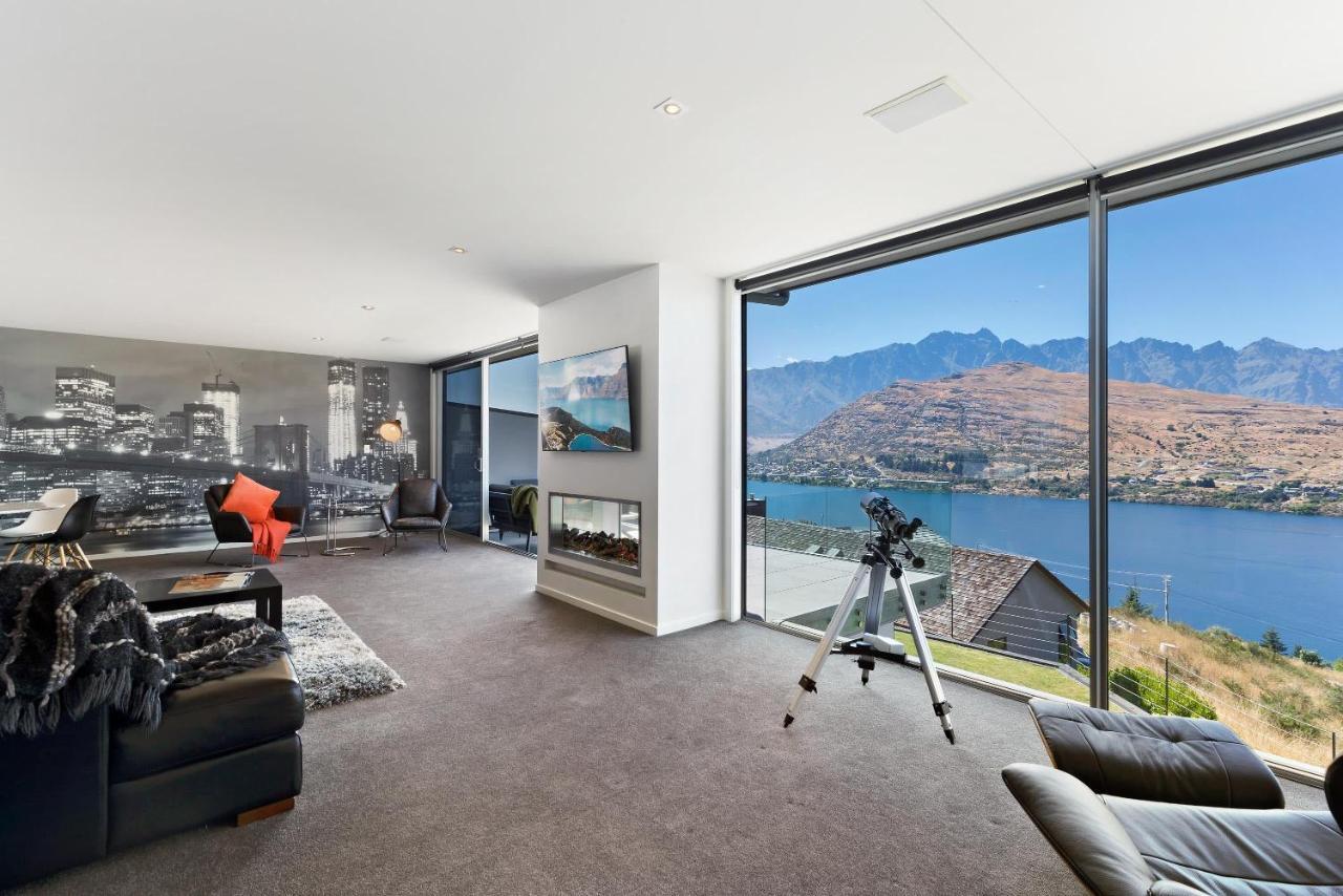 Remarkable Lake View Modern Executive Home Queenstown Exteriör bild