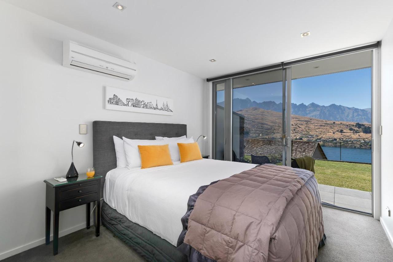 Remarkable Lake View Modern Executive Home Queenstown Exteriör bild