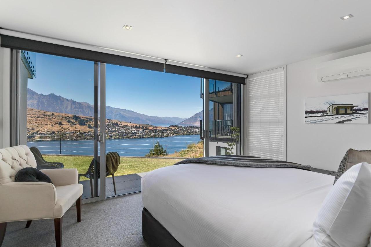 Remarkable Lake View Modern Executive Home Queenstown Exteriör bild