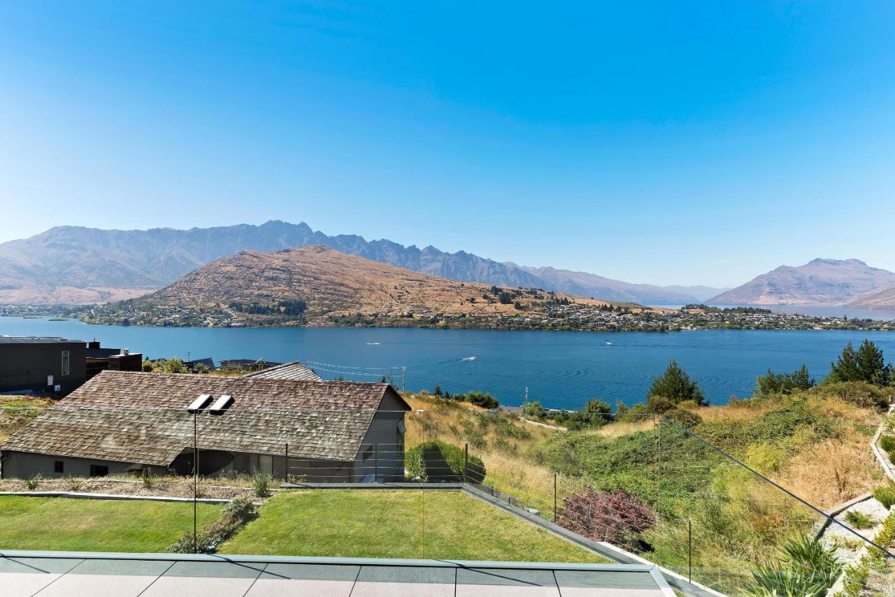 Remarkable Lake View Modern Executive Home Queenstown Exteriör bild