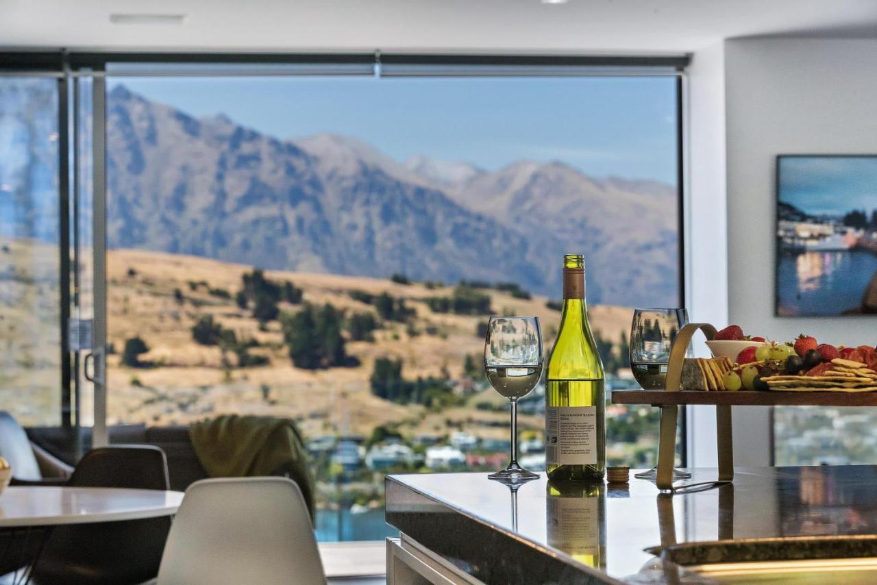 Remarkable Lake View Modern Executive Home Queenstown Exteriör bild